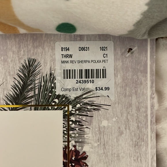 •NWT• WINTERGREEN // Dog-Themed holiday pattern sherpa blanket/throw // fleece - Picture 3 of 10